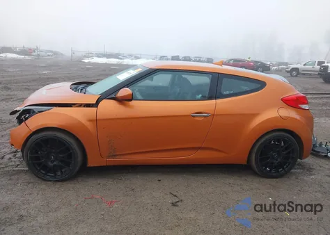 2015 Hyundai Veloster Re:flex z USA, uszkodzony, nr VIN KMHTC6AD0FU223189